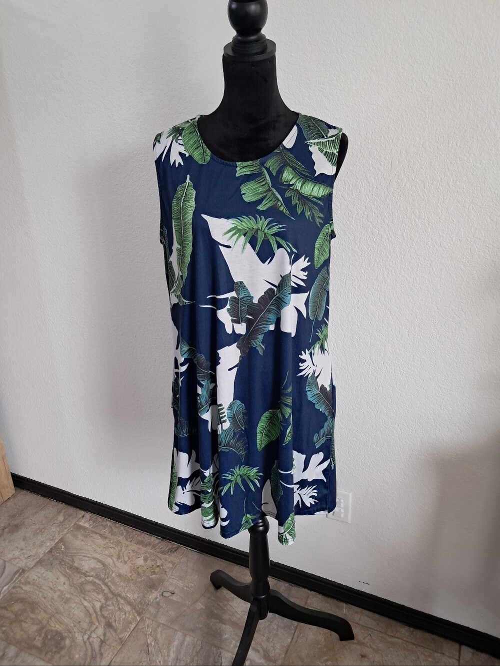 Simple Fun XL Tank Dress Navy Blue Green Leaf Print Lightweight Tropical